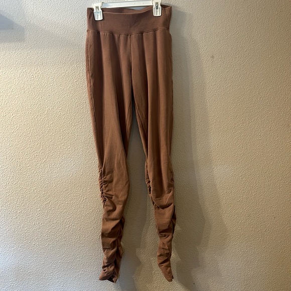 Alo yoga ruched bottom joggers size XS - Picture 1 of 6